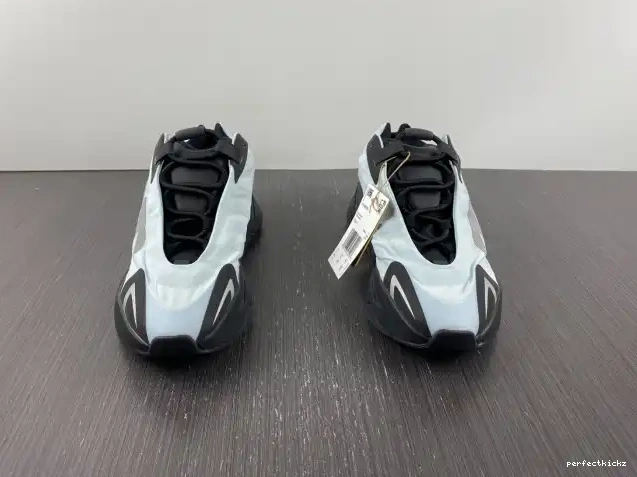 Adidas Yeezy 700 Tint Boost GZ0711 Blue MNVN 0703